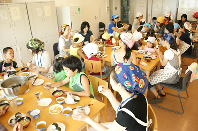 20100819_peazeaction-syokuji.jpg