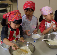 20101201_kidscookng1.jpg