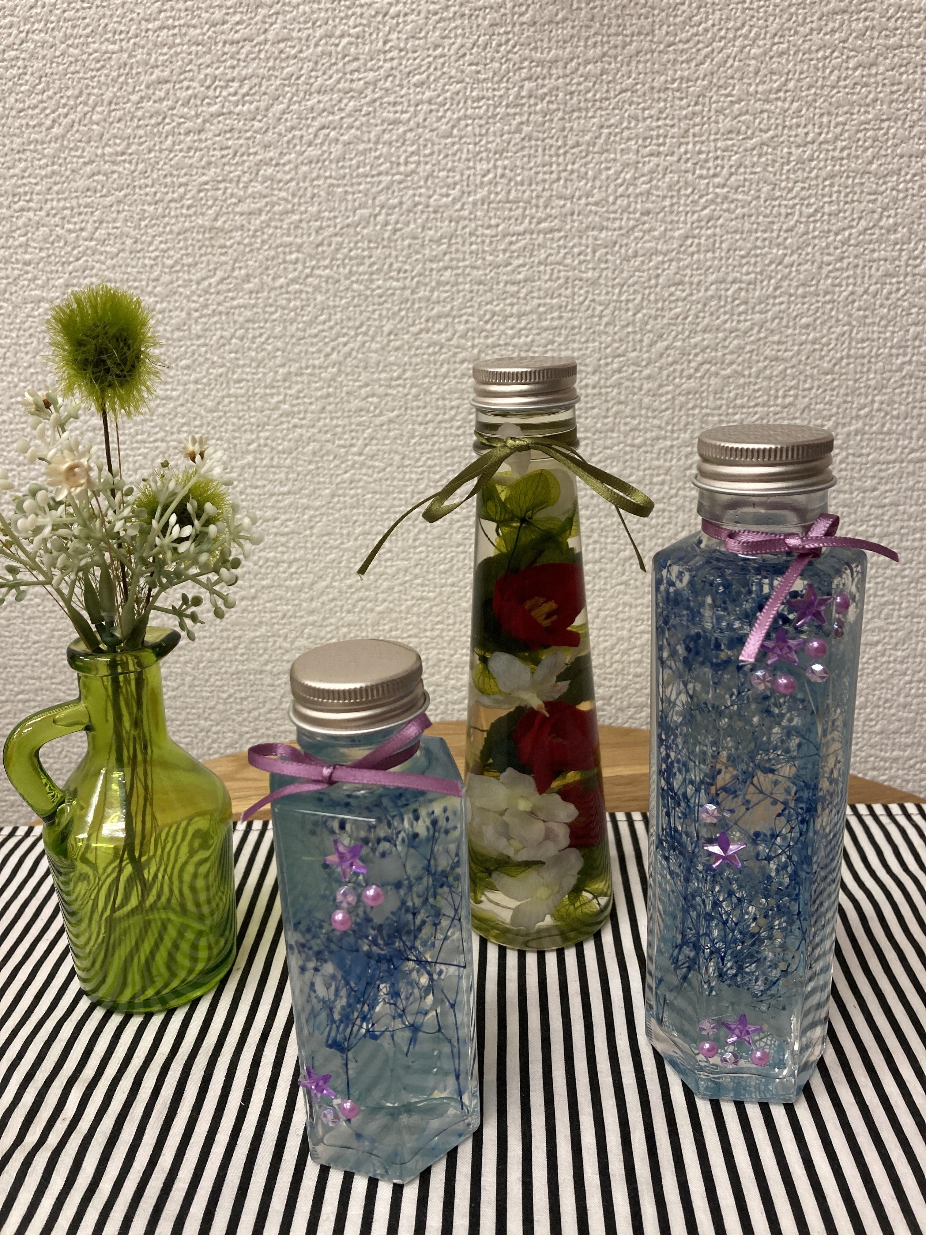 ハーバリュームと季節の花とインテリア小物