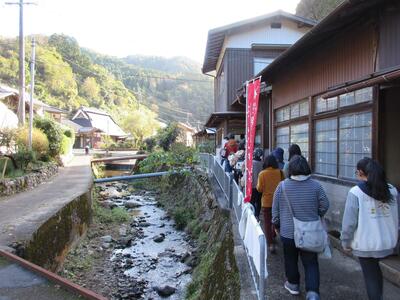 20191105お魚と和紙にふれあう秋の遠足+(43).jpg