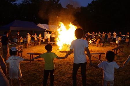 火の回りでフォークダンス_DSC7706.JPG